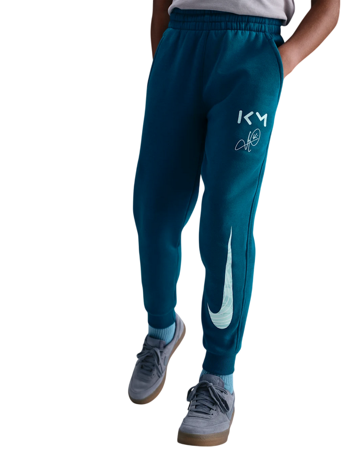 Nike Pantaloni Jogger Football Kylian Mbappé Club Fleece II1506-301 Grand Purple – Bambino Calcio, Comfort - OnSide Football