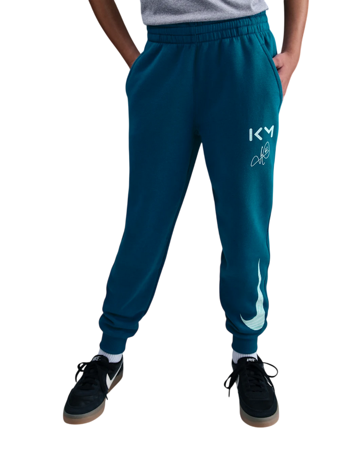 Nike Pantaloni Jogger Football Kylian Mbappé Club Fleece II1506-301 Grand Purple – Bambino Calcio, Comfort - OnSide Football